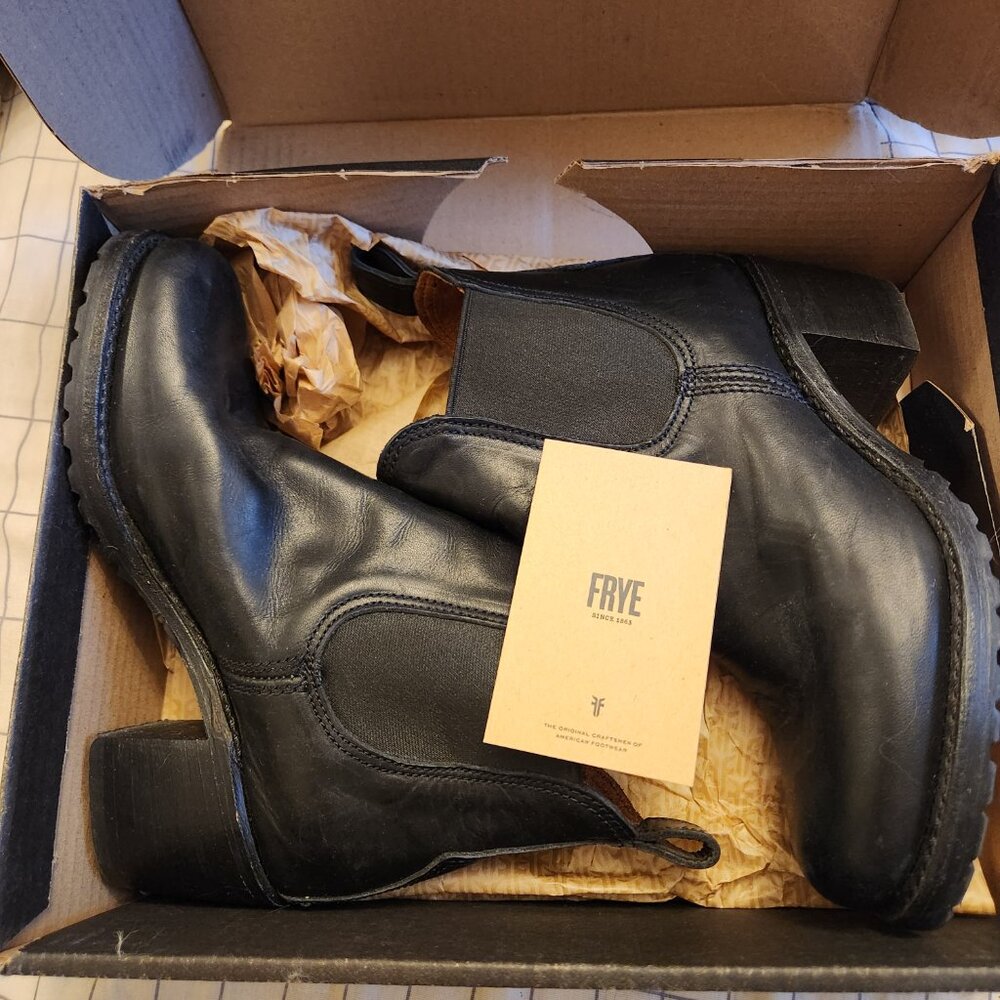 Frye women's black boots 7.5 - Picture 3 of 4